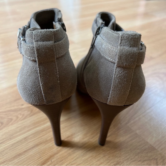 Coach heeled beige suede booties size 8 - Picture 4 of 9